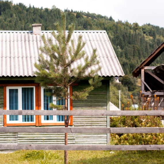 kako-urediti-kucicu-u-prirodi-za-pravi-planinski-odmor